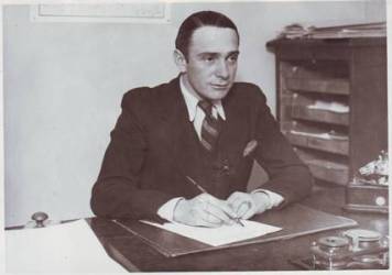 Đorđe Đorđević, Dikin otac, u kancelariji oko 1936.