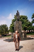 Ispred spomenika hajduk Veljku Petroviću jednom od vođa Prvog srpskog ustanka