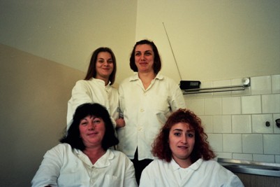 Grupa medicinskih sestara iz nekad lepog i dobro opremljenog centra MIR.